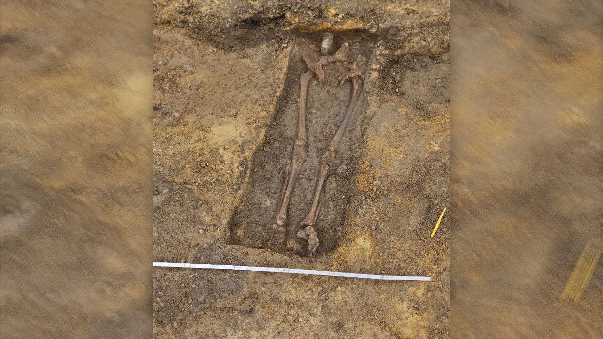 Pod povrchem náměstí v České Lípě našli hroby s ostatky desítek lidí